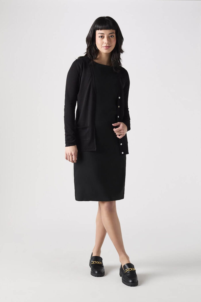 Naisten “Semi-Fitted V-Neck” neuletakki - Image 5