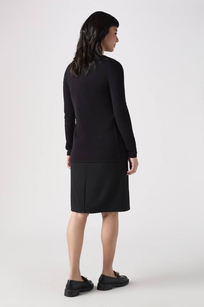 Naisten “Semi-Fitted V-Neck” neuletakki - Image 6
