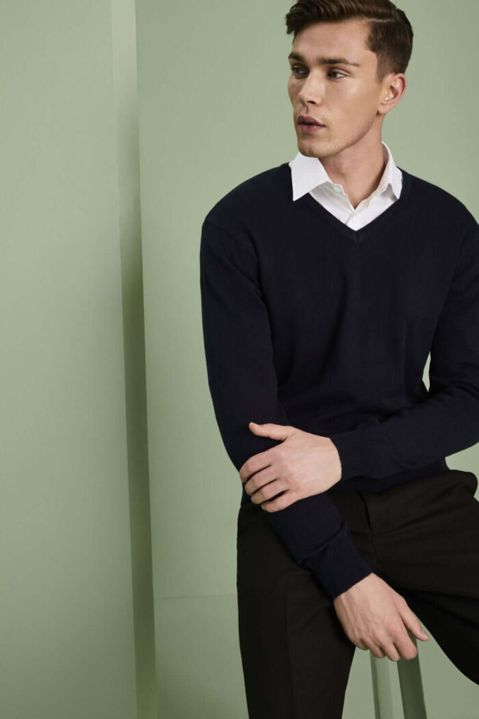Miesten V Neck Jumper - Image 2