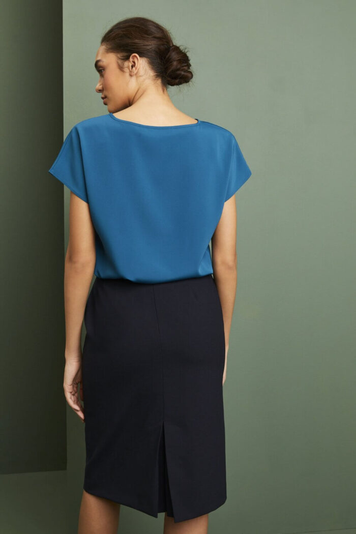 Naisten silkki kreppa "Slash neck" pusero - Image 32