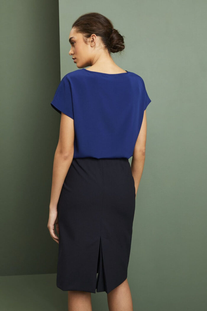 Naisten silkki kreppa "Slash neck" pusero - Image 35